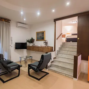 Appartamento La Residenza Chiaia Short Let Via Chiaia 82, Napoli