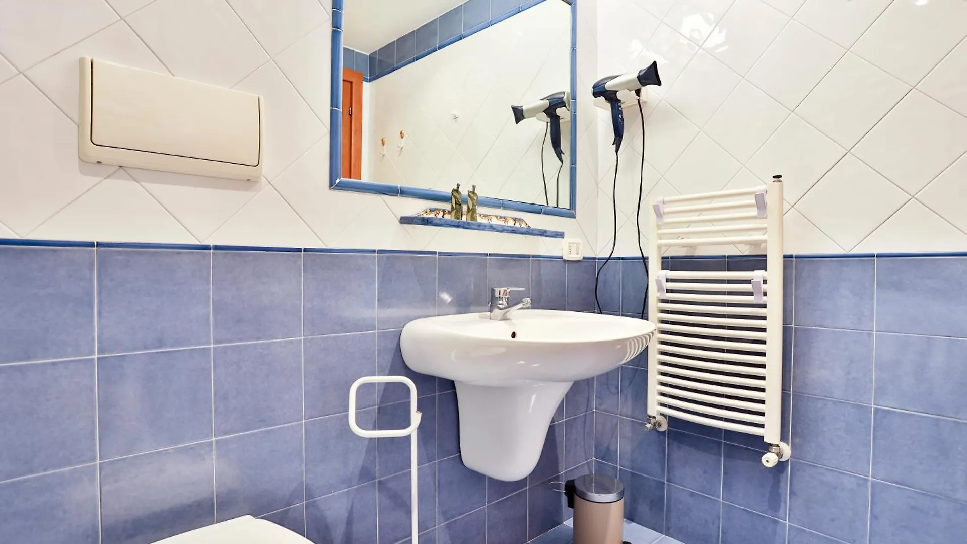 Chiaia Sea View Gem Apartment Naples